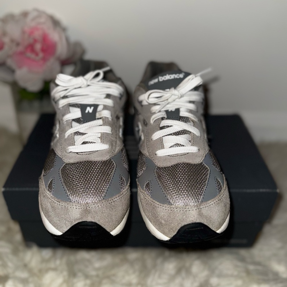 NEW BALANCE 993 Sz:7 Big Kids. Great condition, authentic, comes with/box - Picture 4 of 12
